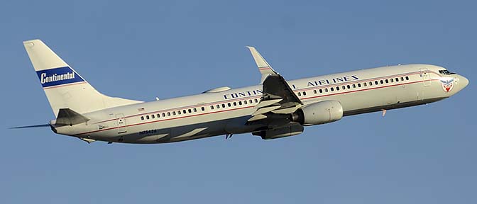 United Boeing 737-924 N75436 Continental heritage, Phoenix Sky Harbor, December 9, 2015